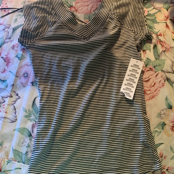 NWT BDG Striped Black and White Short Sleeve Top Size Medium - Picture 1 of 4